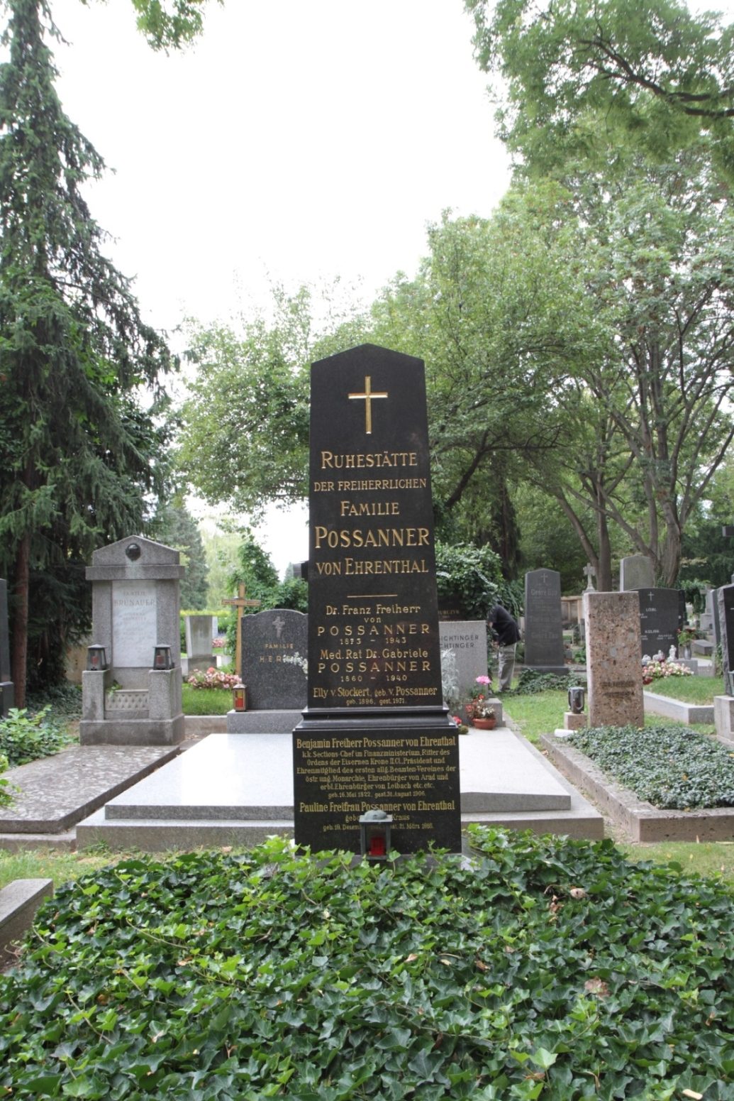 Gabriele Possanner's tomb, Vienna - 03.JPG